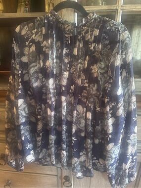 torrid Navy and Cream Floral Pleated Blouse